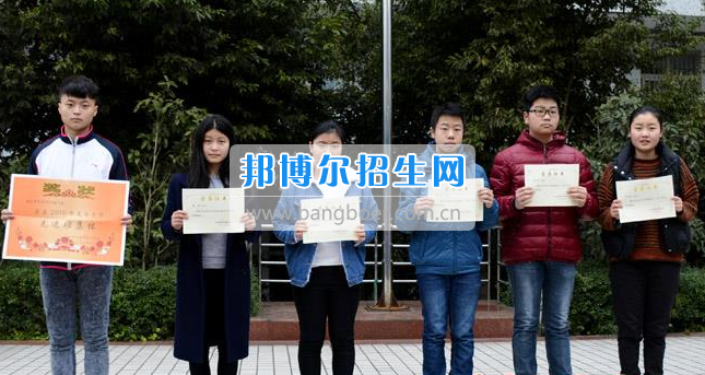南充市建華職業中學簡短、高效的開學典禮