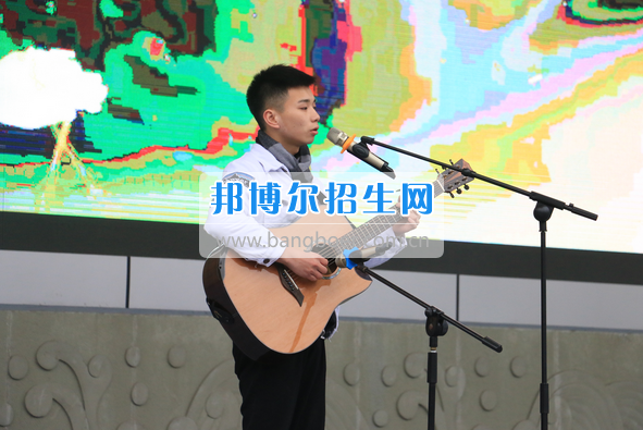成都市洞子口職業高級中學舉行“成都，因我更美麗”主題開學典禮