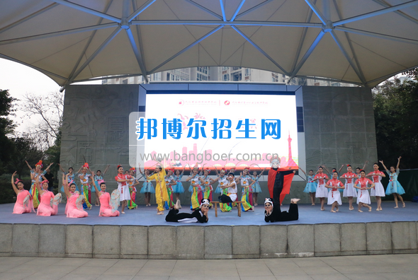 成都市洞子口職業高級中學舉行“成都，因我更美麗”主題開學典禮