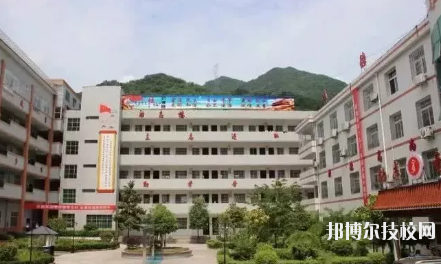 鎮(zhèn)巴縣職業(yè)教育中心2020年報(bào)名條件、招生要求、招生對(duì)象 