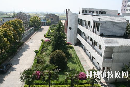 泰州博日電腦技術(shù)學校2020年報名條件、招生要求、招生對象