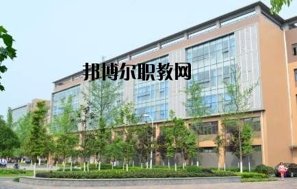 成都市恒輝技工學(xué)校2020年報(bào)名條件、招生要求、招生對(duì)象