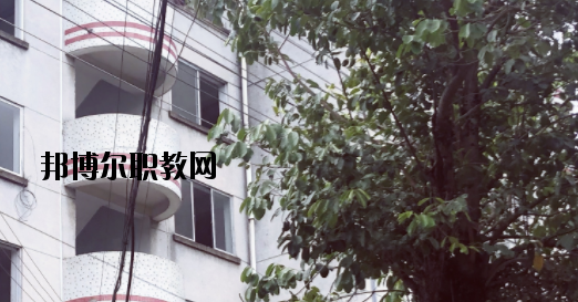 廣西工貿(mào)職業(yè)技術(shù)學(xué)校2020年報名條件、招生要求、招生對象 