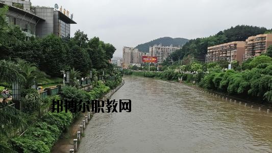 貴陽長征職業(yè)技術(shù)學(xué)校2020年報名條件、招生要求、招生對象