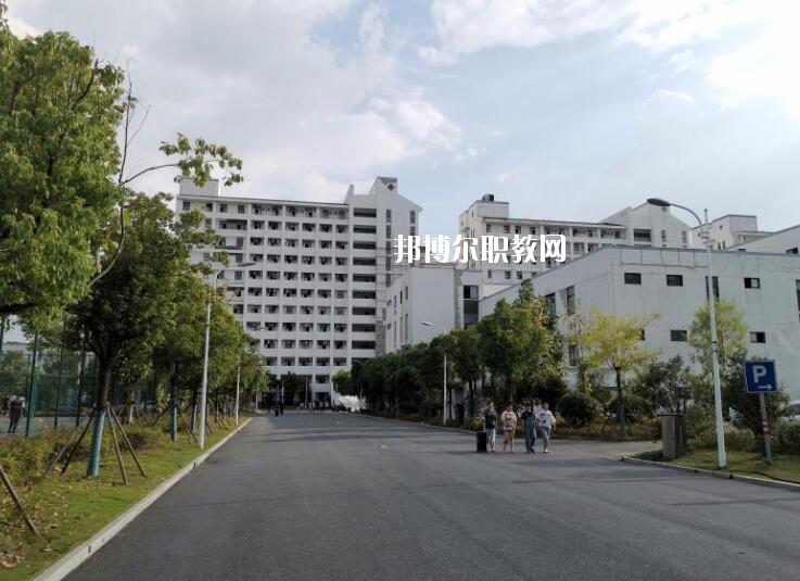 合肥經(jīng)貿(mào)旅游學校2020年報名條件、招生要求、招生對象