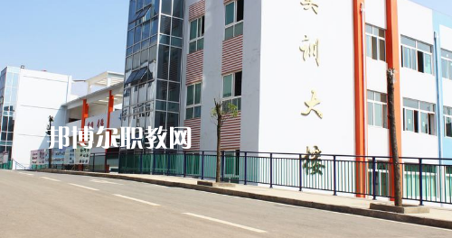 畢節(jié)同心農(nóng)工中等職業(yè)技術(shù)學(xué)校2021年報(bào)名條件、招生要求、招生對(duì)象