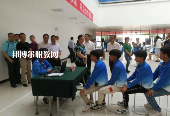 文山州財貿學校2021年招生辦聯(lián)系電話