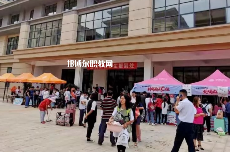云南玉溪衛(wèi)生學(xué)校2021年報(bào)名條件、招生要求、招生對(duì)象