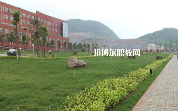 貴州省郵電學(xué)校2022年學(xué)費、收費多少