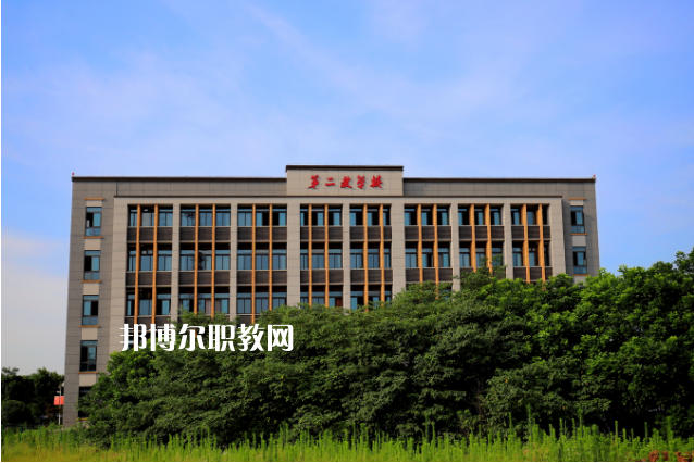重慶工貿(mào)高級技工學校2022年報名條件、招生要求、招生對象
