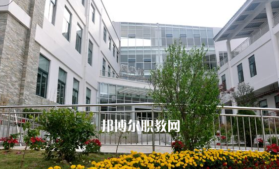 貴州盛華職業(yè)學(xué)院中專(zhuān)部2022年招生辦聯(lián)系方式