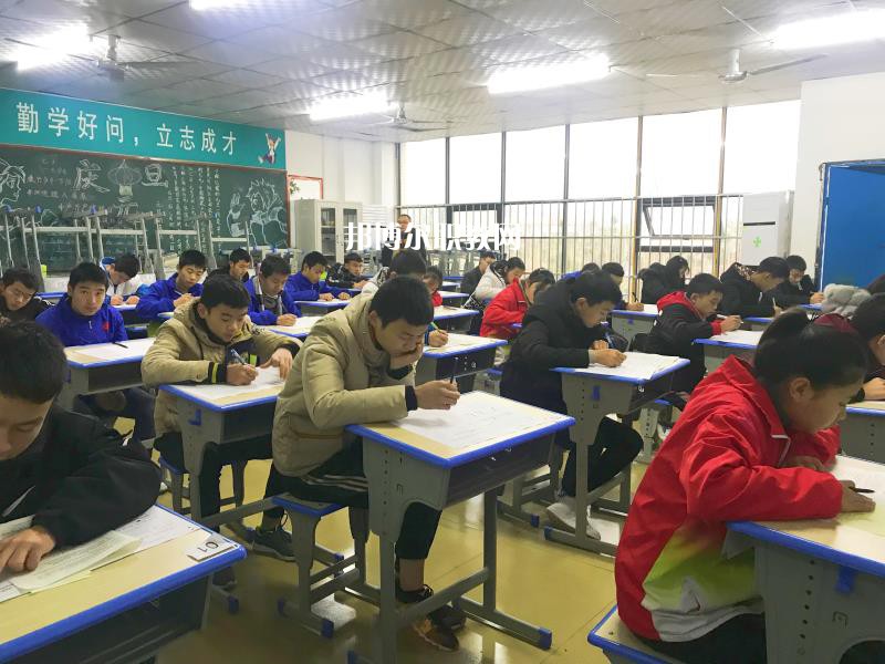 四川達州鳳凰職業(yè)技術(shù)學(xué)校2022年報名條件、招生要求、招生對象