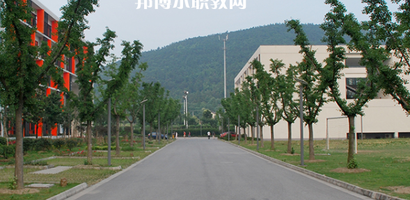 蘇州市紡織工業(yè)職工中等專業(yè)學校地址在哪里，哪個地區(qū)，哪個城市?