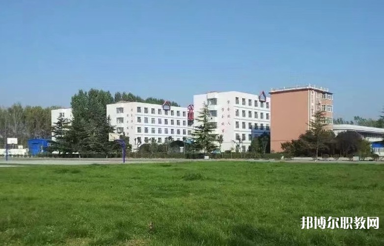 青島博愛成人中等專業學校地址，乘車路線